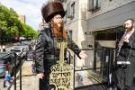חגיגת הכנסת ספר תורה  להיכל ישיבת עסק התורה  ע"י הרבני הנגיד הרה"ח רבי יואל פליישמאן שליט"א פטרון הישיבה ונדבן הספר  בהשתתפות אדמור"י ורבני העיר שליט"א, מרביצי תורה ותלמידי הישיבה