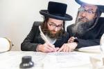 חגיגת הכנסת ספר תורה  להיכל ישיבת עסק התורה  ע"י הרבני הנגיד הרה"ח רבי יואל פליישמאן שליט"א פטרון הישיבה ונדבן הספר  בהשתתפות אדמור"י ורבני העיר שליט"א, מרביצי תורה ותלמידי הישיבה