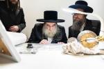חגיגת הכנסת ספר תורה  להיכל ישיבת עסק התורה  ע"י הרבני הנגיד הרה"ח רבי יואל פליישמאן שליט"א פטרון הישיבה ונדבן הספר  בהשתתפות אדמור"י ורבני העיר שליט"א, מרביצי תורה ותלמידי הישיבה