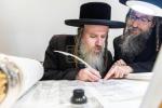 חגיגת הכנסת ספר תורה  להיכל ישיבת עסק התורה  ע"י הרבני הנגיד הרה"ח רבי יואל פליישמאן שליט"א פטרון הישיבה ונדבן הספר  בהשתתפות אדמור"י ורבני העיר שליט"א, מרביצי תורה ותלמידי הישיבה