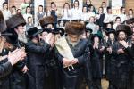 חגיגת הכנסת ספר תורה  להיכל ישיבת עסק התורה  ע"י הרבני הנגיד הרה"ח רבי יואל פליישמאן שליט"א פטרון הישיבה ונדבן הספר  בהשתתפות אדמור"י ורבני העיר שליט"א, מרביצי תורה ותלמידי הישיבה