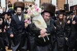 חגיגת הכנסת ספר תורה  להיכל ישיבת עסק התורה  ע"י הרבני הנגיד הרה"ח רבי יואל פליישמאן שליט"א פטרון הישיבה ונדבן הספר  בהשתתפות אדמור"י ורבני העיר שליט"א, מרביצי תורה ותלמידי הישיבה