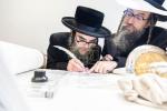 חגיגת הכנסת ספר תורה  להיכל ישיבת עסק התורה  ע"י הרבני הנגיד הרה"ח רבי יואל פליישמאן שליט"א פטרון הישיבה ונדבן הספר  בהשתתפות אדמור"י ורבני העיר שליט"א, מרביצי תורה ותלמידי הישיבה