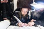 חגיגת הכנסת ספר תורה  להיכל ישיבת עסק התורה  ע"י הרבני הנגיד הרה"ח רבי יואל פליישמאן שליט"א פטרון הישיבה ונדבן הספר  בהשתתפות אדמור"י ורבני העיר שליט"א, מרביצי תורה ותלמידי הישיבה