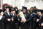חגיגת הכנסת ספר תורה  להיכל ישיבת עסק התורה  ע"י הרבני הנגיד הרה"ח רבי יואל פליישמאן שליט"א פטרון הישיבה ונדבן הספר  בהשתתפות אדמור"י ורבני העיר שליט"א, מרביצי תורה ותלמידי הישיבה