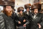 חגיגת הכנסת ספר תורה  להיכל ישיבת עסק התורה  ע"י הרבני הנגיד הרה"ח רבי יואל פליישמאן שליט"א פטרון הישיבה ונדבן הספר  בהשתתפות אדמור"י ורבני העיר שליט"א, מרביצי תורה ותלמידי הישיבה
