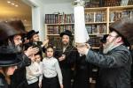 חגיגת הכנסת ספר תורה  להיכל ישיבת עסק התורה  ע"י הרבני הנגיד הרה"ח רבי יואל פליישמאן שליט"א פטרון הישיבה ונדבן הספר  בהשתתפות אדמור"י ורבני העיר שליט"א, מרביצי תורה ותלמידי הישיבה