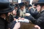 חגיגת הכנסת ספר תורה  להיכל ישיבת עסק התורה  ע"י הרבני הנגיד הרה"ח רבי יואל פליישמאן שליט"א פטרון הישיבה ונדבן הספר  בהשתתפות אדמור"י ורבני העיר שליט"א, מרביצי תורה ותלמידי הישיבה