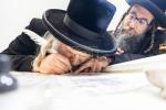 חגיגת הכנסת ספר תורה  להיכל ישיבת עסק התורה  ע"י הרבני הנגיד הרה"ח רבי יואל פליישמאן שליט"א פטרון הישיבה ונדבן הספר  בהשתתפות אדמור"י ורבני העיר שליט"א, מרביצי תורה ותלמידי הישיבה