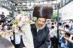 חגיגת הכנסת ספר תורה  להיכל ישיבת עסק התורה  ע"י הרבני הנגיד הרה"ח רבי יואל פליישמאן שליט"א פטרון הישיבה ונדבן הספר  בהשתתפות אדמור"י ורבני העיר שליט"א, מרביצי תורה ותלמידי הישיבה