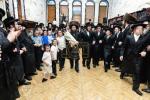 חגיגת הכנסת ספר תורה  להיכל ישיבת עסק התורה  ע"י הרבני הנגיד הרה"ח רבי יואל פליישמאן שליט"א פטרון הישיבה ונדבן הספר  בהשתתפות אדמור"י ורבני העיר שליט"א, מרביצי תורה ותלמידי הישיבה