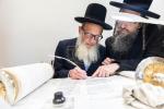 חגיגת הכנסת ספר תורה  להיכל ישיבת עסק התורה  ע"י הרבני הנגיד הרה"ח רבי יואל פליישמאן שליט"א פטרון הישיבה ונדבן הספר  בהשתתפות אדמור"י ורבני העיר שליט"א, מרביצי תורה ותלמידי הישיבה