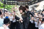 חגיגת הכנסת ספר תורה  להיכל ישיבת עסק התורה  ע"י הרבני הנגיד הרה"ח רבי יואל פליישמאן שליט"א פטרון הישיבה ונדבן הספר  בהשתתפות אדמור"י ורבני העיר שליט"א, מרביצי תורה ותלמידי הישיבה