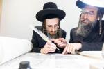 חגיגת הכנסת ספר תורה  להיכל ישיבת עסק התורה  ע"י הרבני הנגיד הרה"ח רבי יואל פליישמאן שליט"א פטרון הישיבה ונדבן הספר  בהשתתפות אדמור"י ורבני העיר שליט"א, מרביצי תורה ותלמידי הישיבה