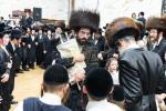 חגיגת הכנסת ספר תורה  להיכל ישיבת עסק התורה  ע"י הרבני הנגיד הרה"ח רבי יואל פליישמאן שליט"א פטרון הישיבה ונדבן הספר  בהשתתפות אדמור"י ורבני העיר שליט"א, מרביצי תורה ותלמידי הישיבה