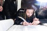 חגיגת הכנסת ספר תורה  להיכל ישיבת עסק התורה  ע"י הרבני הנגיד הרה"ח רבי יואל פליישמאן שליט"א פטרון הישיבה ונדבן הספר  בהשתתפות אדמור"י ורבני העיר שליט"א, מרביצי תורה ותלמידי הישיבה