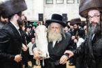 חגיגת הכנסת ספר תורה  להיכל ישיבת עסק התורה  ע"י הרבני הנגיד הרה"ח רבי יואל פליישמאן שליט"א פטרון הישיבה ונדבן הספר  בהשתתפות אדמור"י ורבני העיר שליט"א, מרביצי תורה ותלמידי הישיבה