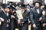 חגיגת הכנסת ספר תורה  להיכל ישיבת עסק התורה  ע"י הרבני הנגיד הרה"ח רבי יואל פליישמאן שליט"א פטרון הישיבה ונדבן הספר  בהשתתפות אדמור"י ורבני העיר שליט"א, מרביצי תורה ותלמידי הישיבה