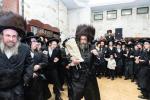 חגיגת הכנסת ספר תורה  להיכל ישיבת עסק התורה  ע"י הרבני הנגיד הרה"ח רבי יואל פליישמאן שליט"א פטרון הישיבה ונדבן הספר  בהשתתפות אדמור"י ורבני העיר שליט"א, מרביצי תורה ותלמידי הישיבה