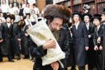 חגיגת הכנסת ספר תורה  להיכל ישיבת עסק התורה  ע"י הרבני הנגיד הרה"ח רבי יואל פליישמאן שליט"א פטרון הישיבה ונדבן הספר  בהשתתפות אדמור"י ורבני העיר שליט"א, מרביצי תורה ותלמידי הישיבה