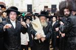 חגיגת הכנסת ספר תורה  להיכל ישיבת עסק התורה  ע"י הרבני הנגיד הרה"ח רבי יואל פליישמאן שליט"א פטרון הישיבה ונדבן הספר  בהשתתפות אדמור"י ורבני העיר שליט"א, מרביצי תורה ותלמידי הישיבה