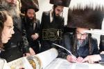 חגיגת הכנסת ספר תורה  להיכל ישיבת עסק התורה  ע"י הרבני הנגיד הרה"ח רבי יואל פליישמאן שליט"א פטרון הישיבה ונדבן הספר  בהשתתפות אדמור"י ורבני העיר שליט"א, מרביצי תורה ותלמידי הישיבה
