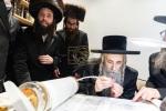 חגיגת הכנסת ספר תורה  להיכל ישיבת עסק התורה  ע"י הרבני הנגיד הרה"ח רבי יואל פליישמאן שליט"א פטרון הישיבה ונדבן הספר  בהשתתפות אדמור"י ורבני העיר שליט"א, מרביצי תורה ותלמידי הישיבה