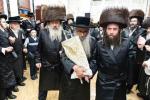 חגיגת הכנסת ספר תורה  להיכל ישיבת עסק התורה  ע"י הרבני הנגיד הרה"ח רבי יואל פליישמאן שליט"א פטרון הישיבה ונדבן הספר  בהשתתפות אדמור"י ורבני העיר שליט"א, מרביצי תורה ותלמידי הישיבה