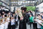 חגיגת הכנסת ספר תורה  להיכל ישיבת עסק התורה  ע"י הרבני הנגיד הרה"ח רבי יואל פליישמאן שליט"א פטרון הישיבה ונדבן הספר  בהשתתפות אדמור"י ורבני העיר שליט"א, מרביצי תורה ותלמידי הישיבה