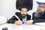 חגיגת הכנסת ספר תורה  להיכל ישיבת עסק התורה  ע"י הרבני הנגיד הרה"ח רבי יואל פליישמאן שליט"א פטרון הישיבה ונדבן הספר  בהשתתפות אדמור"י ורבני העיר שליט"א, מרביצי תורה ותלמידי הישיבה