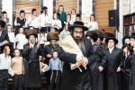חגיגת הכנסת ספר תורה  להיכל ישיבת עסק התורה  ע"י הרבני הנגיד הרה"ח רבי יואל פליישמאן שליט"א פטרון הישיבה ונדבן הספר  בהשתתפות אדמור"י ורבני העיר שליט"א, מרביצי תורה ותלמידי הישיבה