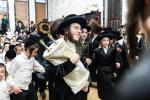 חגיגת הכנסת ספר תורה  להיכל ישיבת עסק התורה  ע"י הרבני הנגיד הרה"ח רבי יואל פליישמאן שליט"א פטרון הישיבה ונדבן הספר  בהשתתפות אדמור"י ורבני העיר שליט"א, מרביצי תורה ותלמידי הישיבה