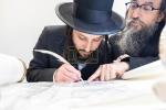 חגיגת הכנסת ספר תורה  להיכל ישיבת עסק התורה  ע"י הרבני הנגיד הרה"ח רבי יואל פליישמאן שליט"א פטרון הישיבה ונדבן הספר  בהשתתפות אדמור"י ורבני העיר שליט"א, מרביצי תורה ותלמידי הישיבה