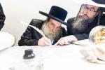 חגיגת הכנסת ספר תורה  להיכל ישיבת עסק התורה  ע"י הרבני הנגיד הרה"ח רבי יואל פליישמאן שליט"א פטרון הישיבה ונדבן הספר  בהשתתפות אדמור"י ורבני העיר שליט"א, מרביצי תורה ותלמידי הישיבה