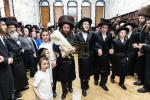 חגיגת הכנסת ספר תורה  להיכל ישיבת עסק התורה  ע"י הרבני הנגיד הרה"ח רבי יואל פליישמאן שליט"א פטרון הישיבה ונדבן הספר  בהשתתפות אדמור"י ורבני העיר שליט"א, מרביצי תורה ותלמידי הישיבה