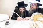 חגיגת הכנסת ספר תורה  להיכל ישיבת עסק התורה  ע"י הרבני הנגיד הרה"ח רבי יואל פליישמאן שליט"א פטרון הישיבה ונדבן הספר  בהשתתפות אדמור"י ורבני העיר שליט"א, מרביצי תורה ותלמידי הישיבה
