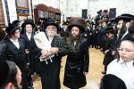 חגיגת הכנסת ספר תורה  להיכל ישיבת עסק התורה  ע"י הרבני הנגיד הרה"ח רבי יואל פליישמאן שליט"א פטרון הישיבה ונדבן הספר  בהשתתפות אדמור"י ורבני העיר שליט"א, מרביצי תורה ותלמידי הישיבה