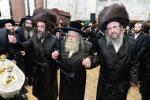 חגיגת הכנסת ספר תורה  להיכל ישיבת עסק התורה  ע"י הרבני הנגיד הרה"ח רבי יואל פליישמאן שליט"א פטרון הישיבה ונדבן הספר  בהשתתפות אדמור"י ורבני העיר שליט"א, מרביצי תורה ותלמידי הישיבה