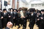 חגיגת הכנסת ספר תורה  להיכל ישיבת עסק התורה  ע"י הרבני הנגיד הרה"ח רבי יואל פליישמאן שליט"א פטרון הישיבה ונדבן הספר  בהשתתפות אדמור"י ורבני העיר שליט"א, מרביצי תורה ותלמידי הישיבה