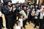 חגיגת הכנסת ספר תורה  להיכל ישיבת עסק התורה  ע"י הרבני הנגיד הרה"ח רבי יואל פליישמאן שליט"א פטרון הישיבה ונדבן הספר  בהשתתפות אדמור"י ורבני העיר שליט"א, מרביצי תורה ותלמידי הישיבה
