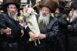חגיגת הכנסת ספר תורה  להיכל ישיבת עסק התורה  ע"י הרבני הנגיד הרה"ח רבי יואל פליישמאן שליט"א פטרון הישיבה ונדבן הספר  בהשתתפות אדמור"י ורבני העיר שליט"א, מרביצי תורה ותלמידי הישיבה