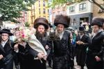 חגיגת הכנסת ספר תורה  להיכל ישיבת עסק התורה  ע"י הרבני הנגיד הרה"ח רבי יואל פליישמאן שליט"א פטרון הישיבה ונדבן הספר  בהשתתפות אדמור"י ורבני העיר שליט"א, מרביצי תורה ותלמידי הישיבה