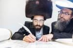 חגיגת הכנסת ספר תורה  להיכל ישיבת עסק התורה  ע"י הרבני הנגיד הרה"ח רבי יואל פליישמאן שליט"א פטרון הישיבה ונדבן הספר  בהשתתפות אדמור"י ורבני העיר שליט"א, מרביצי תורה ותלמידי הישיבה