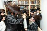 חגיגת הכנסת ספר תורה  להיכל ישיבת עסק התורה  ע"י הרבני הנגיד הרה"ח רבי יואל פליישמאן שליט"א פטרון הישיבה ונדבן הספר  בהשתתפות אדמור"י ורבני העיר שליט"א, מרביצי תורה ותלמידי הישיבה