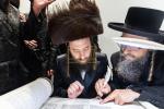 חגיגת הכנסת ספר תורה  להיכל ישיבת עסק התורה  ע"י הרבני הנגיד הרה"ח רבי יואל פליישמאן שליט"א פטרון הישיבה ונדבן הספר  בהשתתפות אדמור"י ורבני העיר שליט"א, מרביצי תורה ותלמידי הישיבה