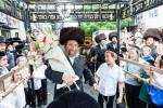 חגיגת הכנסת ספר תורה  להיכל ישיבת עסק התורה  ע"י הרבני הנגיד הרה"ח רבי יואל פליישמאן שליט"א פטרון הישיבה ונדבן הספר  בהשתתפות אדמור"י ורבני העיר שליט"א, מרביצי תורה ותלמידי הישיבה