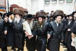 חגיגת הכנסת ספר תורה  להיכל ישיבת עסק התורה  ע"י הרבני הנגיד הרה"ח רבי יואל פליישמאן שליט"א פטרון הישיבה ונדבן הספר  בהשתתפות אדמור"י ורבני העיר שליט"א, מרביצי תורה ותלמידי הישיבה