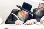 חגיגת הכנסת ספר תורה  להיכל ישיבת עסק התורה  ע"י הרבני הנגיד הרה"ח רבי יואל פליישמאן שליט"א פטרון הישיבה ונדבן הספר  בהשתתפות אדמור"י ורבני העיר שליט"א, מרביצי תורה ותלמידי הישיבה