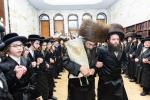 חגיגת הכנסת ספר תורה  להיכל ישיבת עסק התורה  ע"י הרבני הנגיד הרה"ח רבי יואל פליישמאן שליט"א פטרון הישיבה ונדבן הספר  בהשתתפות אדמור"י ורבני העיר שליט"א, מרביצי תורה ותלמידי הישיבה