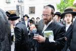 חגיגת הכנסת ספר תורה  להיכל ישיבת עסק התורה  ע"י הרבני הנגיד הרה"ח רבי יואל פליישמאן שליט"א פטרון הישיבה ונדבן הספר  בהשתתפות אדמור"י ורבני העיר שליט"א, מרביצי תורה ותלמידי הישיבה